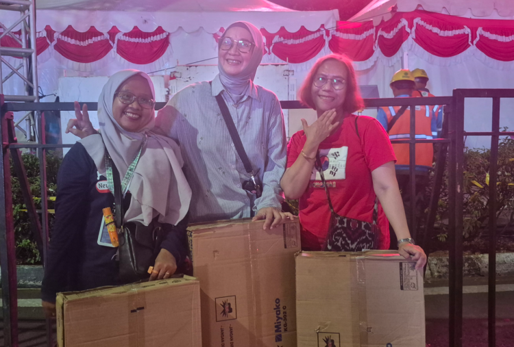 Rezeki Tak Terduga di HUT RI, 3 Ibu-Ibu Tak Saling Kenal Dapat Kompor dan Bestie Baru