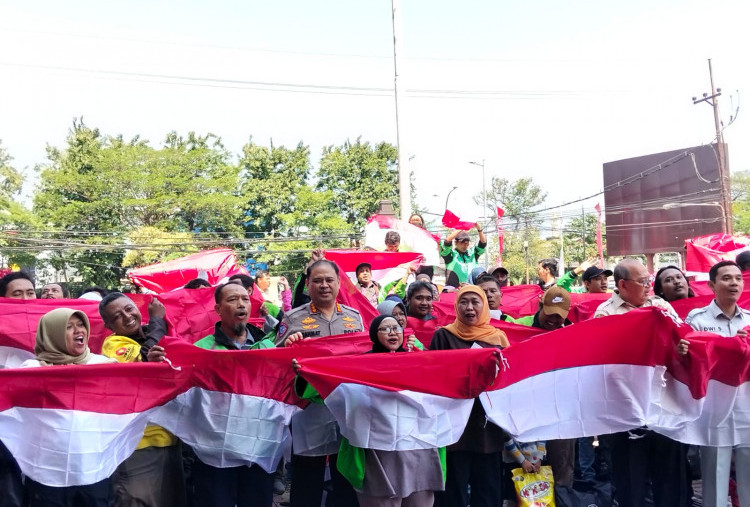 Ojol Antusias Manfaatkan Pemutihan Pajak Kendaraan Jatim, Tunggakan Bertahun-Tahun Dihapus
