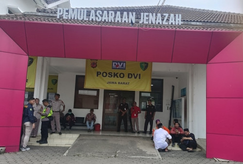 Keluarga Korban Kecelakaan Cikampek Berdatangan ke RSUD Karawang