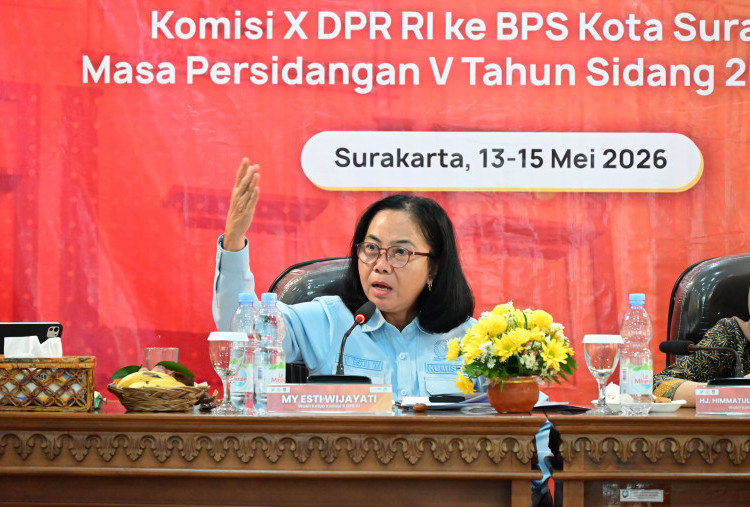 Komisi X DPR Desak Guru Honorer Segera Diangkat Jadi ASN Sebelum SE Mendikdasmen Berakhir 