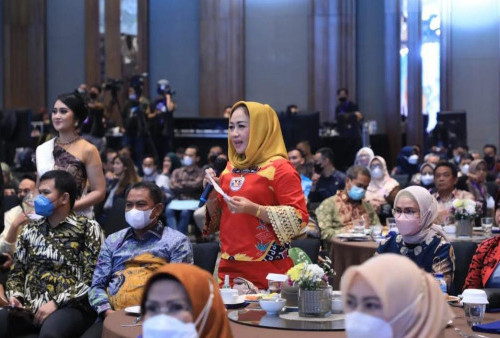 Bupati Winarti Beri Pesan Menyentuh Kepada Finalis Putri Otonomi Indonesia 