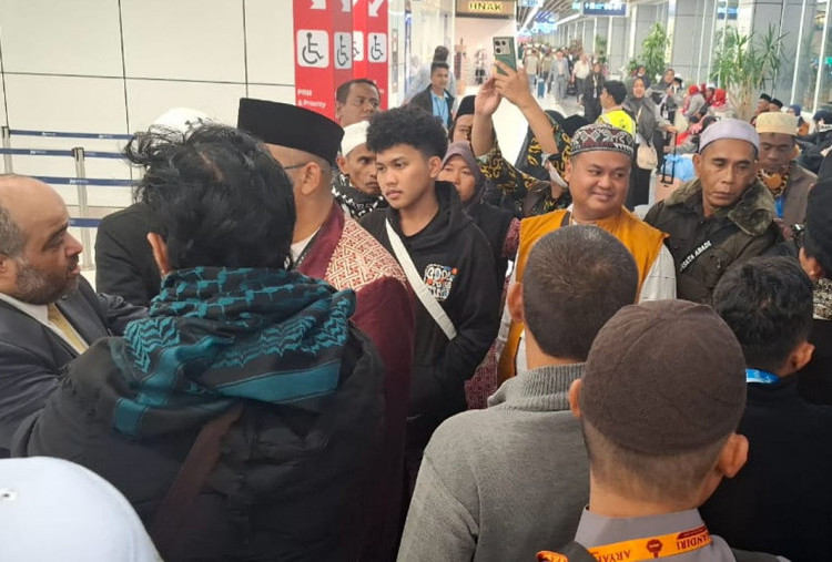 Pemulangan Ratusan Jemaah Umrah Indonesia Tak Jelas, Tidak Ada Kepastian Jadwal Akibat Penundaan Penerbangan JT 0111 