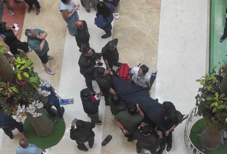 Viral Seorang Pria Tewas Terjatuh dari Lantai 3 PIM 2, Diduga Bunuh Diri