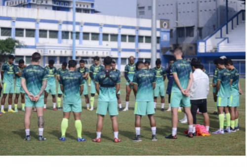 Pakai Pita Hitam di Lengan, Beckham Putra Sampaikan Duka dan Dukungan untuk Arema FC