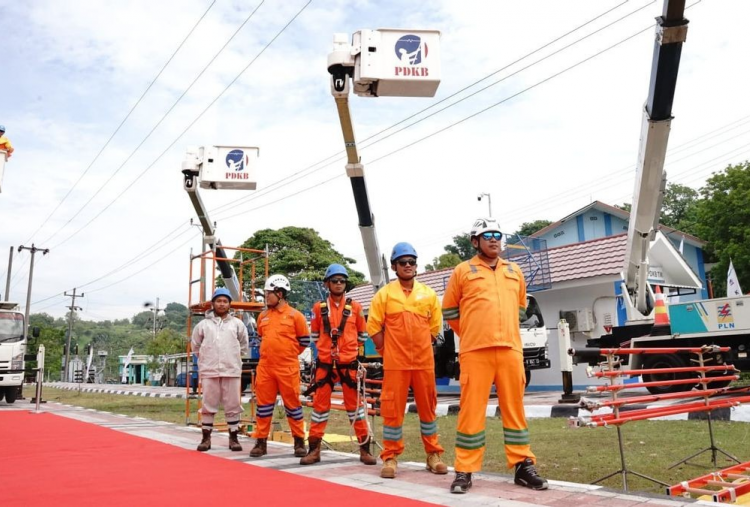 Kisah Heroik Pasukan Elite PDKB PLN di Jatim, Menjaga Rumah Tetap Terang di Tengah Bahaya Tanpa Pemadaman