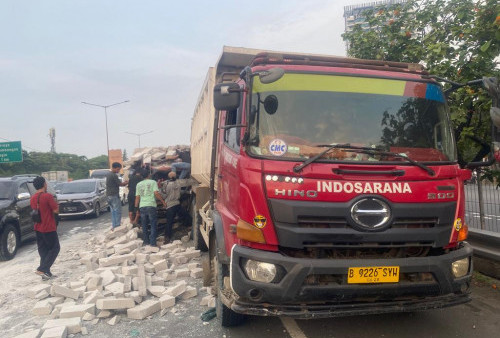 2 Truk Terlibat Kecelakaan di Tol Jakarta-Tangerang