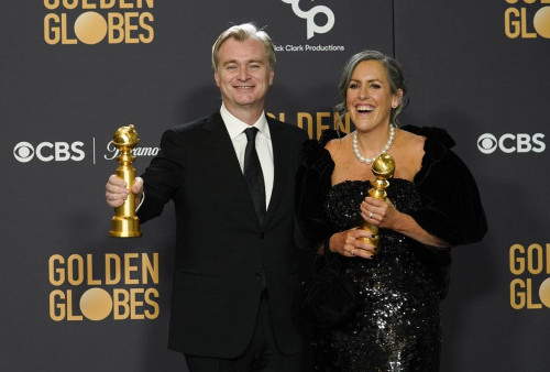 Golden Globes 2024: Oppenheimer Sabet 5 Trofi, Christopher Nolan Kenang Sosok Ini