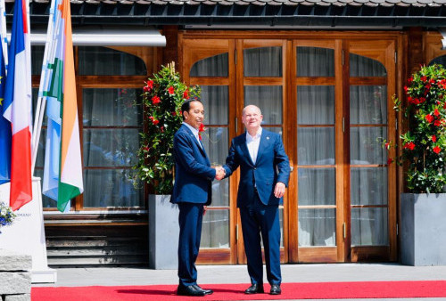 Hadiri KTT G7, Presiden Jokowi Disambut Kanselir Jerman