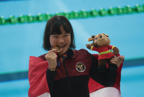 SEA Games 2023: Flairene Candrea Jadi Pembawa Bendera Indonesia dalam Parade Defile
