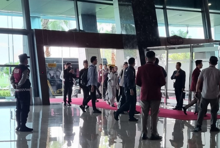 Bikin Wartawan Geram! Pelatih Anyar Timnas Indonesia John Herdman 'Hilang'  di Bandara, Diam-diam Lewat Jalur VIP