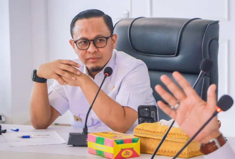 Jamin Akses Pendidikan, Pemko Pekanbaru Bagikan 5 Stel Seragam Gratis untuk Siswa Kurang Mampu