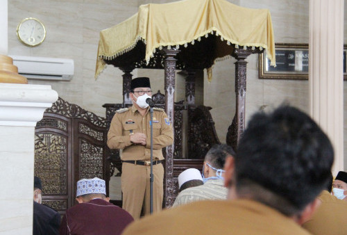 Walikota Metro Mengisi Kajian Kuliah Dzuhur Ramadhan
