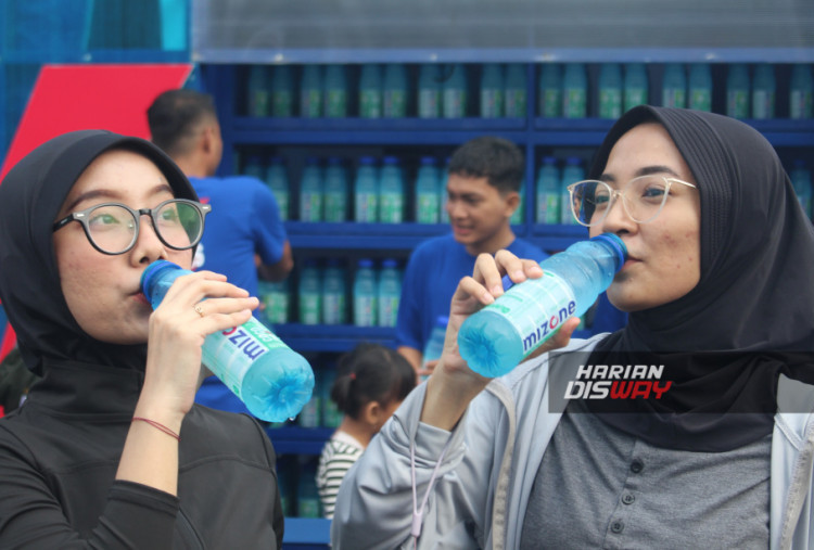 Mizone COCOBOOST hadir dengan formula 808 mg elektrolit per botol, lebih rendah gula dan kalori—cocok untuk menunjang kesibukan dan olahraga harian. Bersama para pemangku kepentingan dari Kemenpora, BPOM, dan Danone Indonesia, Mizone menegaskan komitmennya dalam menciptakan inovasi yang tidak hanya menyegarkan, tapi juga bermanfaat bagi kesehatan.