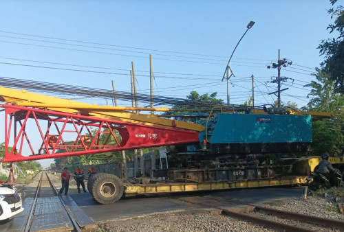 Truk Mogok di Perlintasan Margomulyo Bikin 8 KA Terlambat, KAI Daop 8 Surabaya Tuntut Ganti Rugi