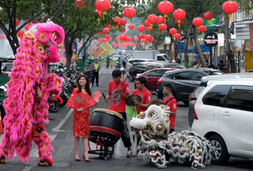 Magnet Barongsai di Perayaan Imlek G-Walk Surabaya