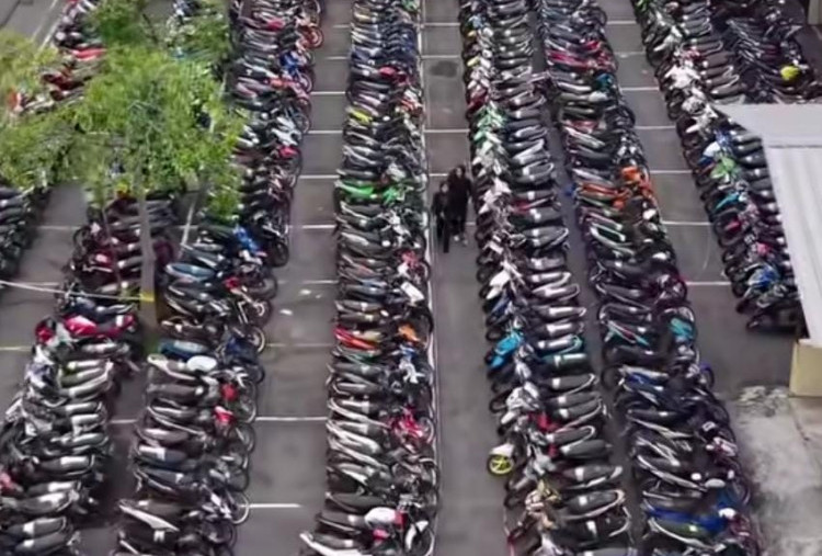 Bazar 800 Motor Sitaan dari Kasus Curanmor di Polrestabes Surabaya, Cek Data Korban di Sini!