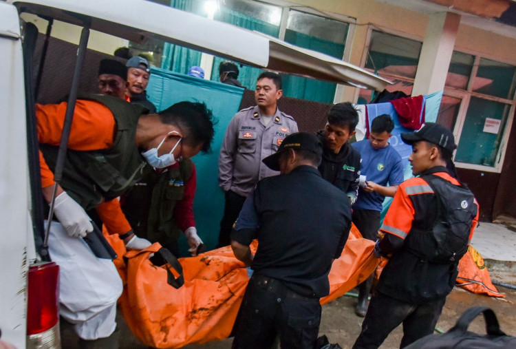 Tim DVI Polda Jabar Identifikasi 34 Korban Longsor Cisarua dari 50 Kantong Jenazah