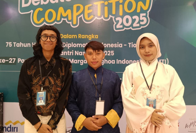 Mahasiswa UM Kompak Unjuk Kemampuan di Kompetisi Pidato Bahasa Mandarin, Walau Repot Bagi Waktu