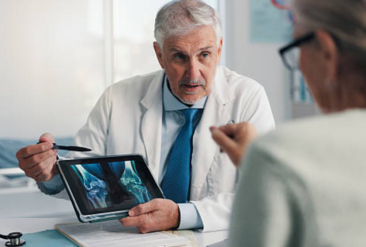 Cegah Sebelum Terlambat: Pesan Penting di Hari Osteoporosis Sedunia 2025