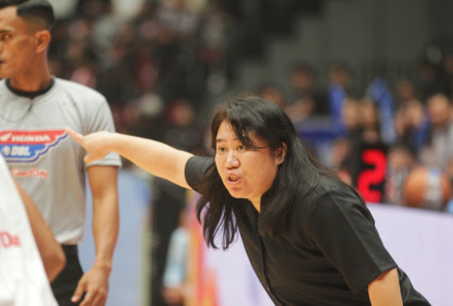 Tim basket putra SMA Jubilee Jakarta sukses membawa trophy kemenangan Final Honda DBL with Kopi Good Day 2023 DKI Jakarta Series.

SMA Jubilee Jakarta berhasil mempertahankan gelar juara setelah memenangkan pertarungan dramatis dengan skor tipis 53-52 dari SMA Bukit Sion (Buksi), Jakarta.  (Raka Denny/Harian Disway)