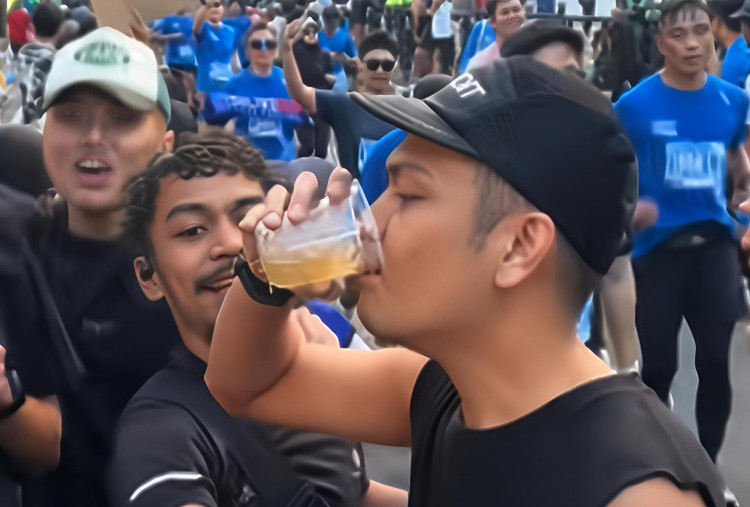 Viral Bagi-bagi Bir di Event Lari Bandung, Pakar Beberkan Bahayanya!