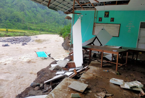 Banjir Bandang Hampir Hanyutkan SMA 1 Pulau Beringin