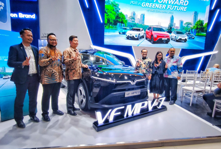 IIMS Surabaya 2026, VinFast Luncurkan VF MPV 7 yang Dilengkapi Apple CarPlay dan Kamera 360