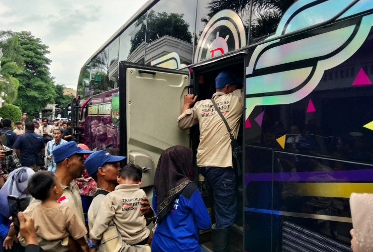 55 Warga Jatim Berangkat Menjadi Transmigran di 3 Provinsi 