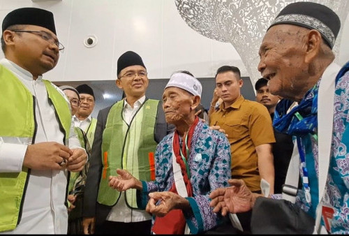 Perdana! 366 Jemaah Haji Diberangkatkan dari Bandara Kertajati, Menag Yaqut: Jangan Sungkan Minta Bantuan ke Petugas!