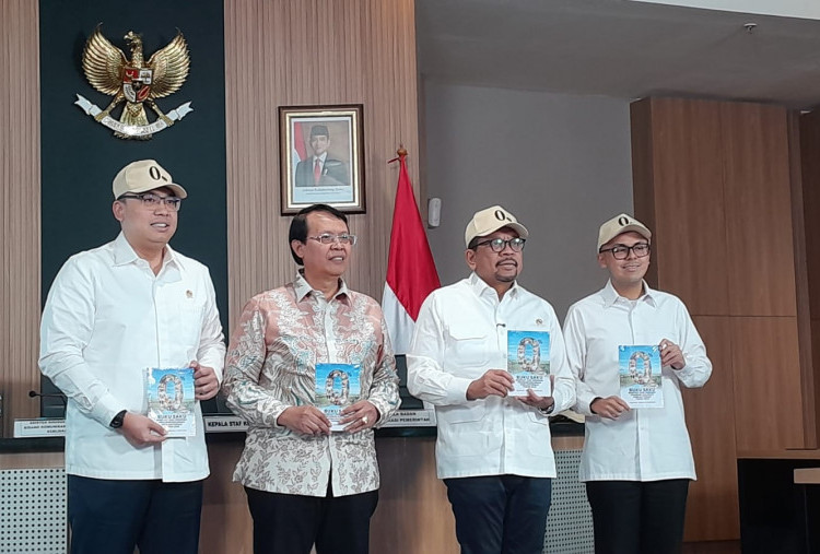 Pemerintah Luncurkan Buku Saku 0 Persen, Perkuat Transparansi dan Akses Bantuan Sosial ke Masyarakat