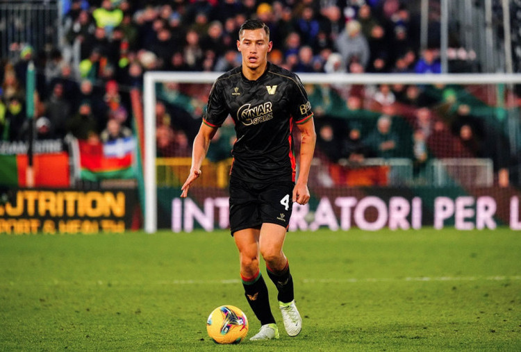 Peforma Jay Idzes Selamatkan Venesia Vs Fiorentina dari Zona Merah, Pintu AC Milan Semakin Terbuka