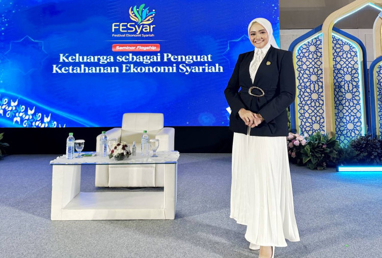 Cheng Yu Direktur Eksekutif Masyarakat Ekonomi Syariah (MES) Jatim Laila Nurul Rahmawati: Pi Zhong Ze Tai
