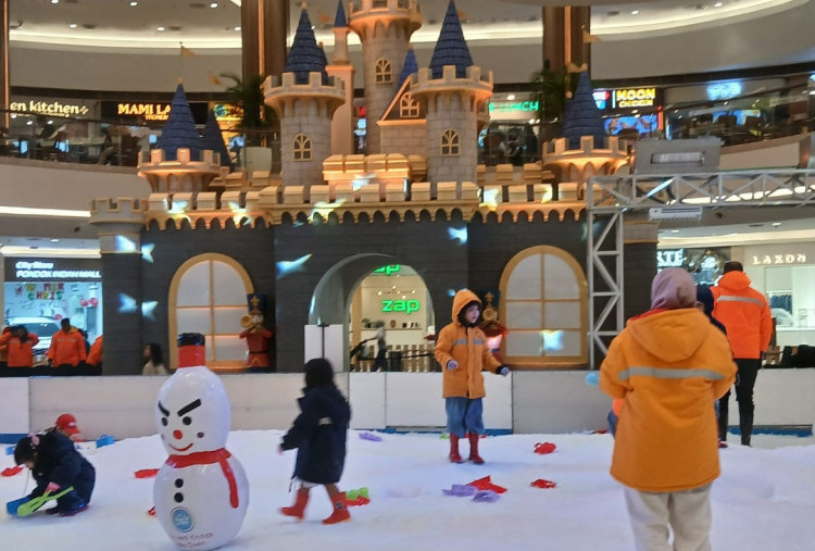 Meriahkan Perayaan Natal 2024, Pondok Indah Mall Hadirkan Arena Ice Skating