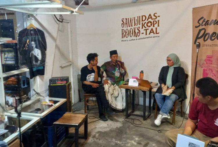 Sastrawan Annuqayah M. Faizi Angkat Peliknya Permasalahan Sampah Plastik lewat Buku Puisi dan Gurindam