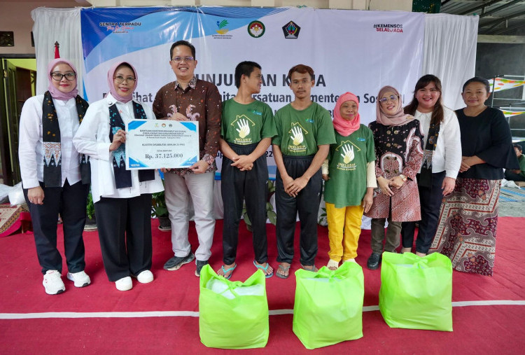 Dukung Kemandirian Penyandang Disabilitas, Kemensos Salurkan Bantuan ATENSI untuk Rumah Kinasih Blitar