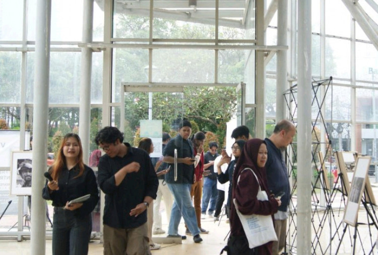 63 Karya Mahasiswa DKV Esa Unggul Ramaikan Pameran 'Visible Existence' di Taman Menteng