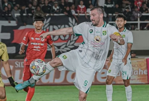 Bek Persebaya Dusan Stefanovic Absen Kontra Borneo FC? Begini Kata Coach Uston Nawawi