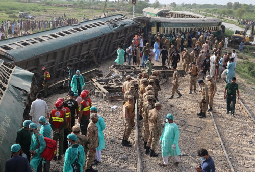Kereta Pakistan Tergelincir, 28 Orang Tewas