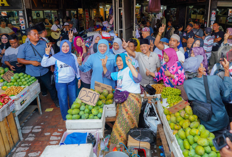 Khofifah Blusukan ke Pasar Besar Malang, Ajak Pedagang Manfaatkan Digitalisasi 