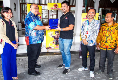  PT. Bintang Toedjoe melalui salah satu brandnya Extra Joss menunjukkan komitmennya pada nilai-nilai dan tradisi keberagamaan masyarakat
dengan mendukung kegiatan Iduladha di Dewan Kemakmuran Masjid (DKM)
As-Salam Badan POM Republik Indonesia.