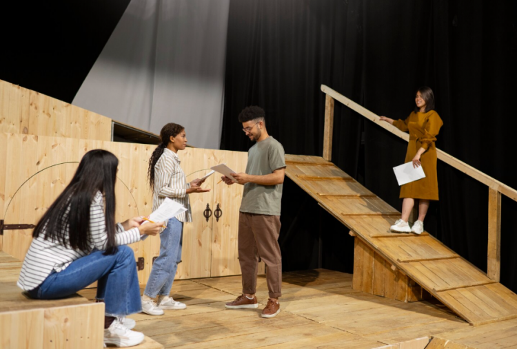 Cara Membedah Naskah Drama untuk Ciptakan Pementasan Teater yang Otentik