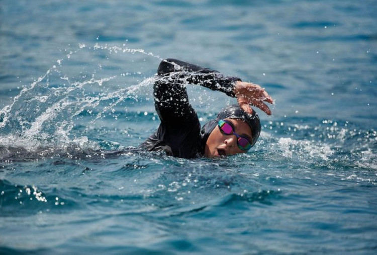 Hukum Berenang Saat Puasa dan Risikonya