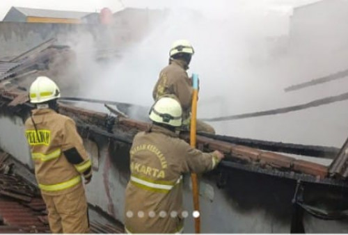 3 Rumah Warga Cakung Ludes Terbakar, Damkar Kerahkan 35 Personel