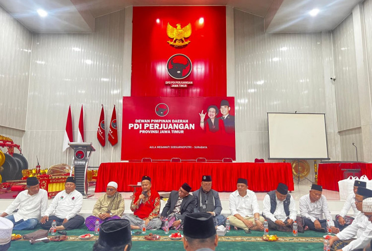DPD PDIP Jatim Bacakan Yasin-Tahlil untuk Kusnadi dan Tokoh-Tokoh Partai yang Telah Berpulang 