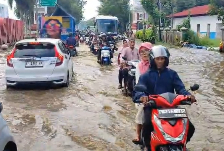 Kota dan Kabupaten Pasuruan Dikepung Banjir Parah, Arus Balik Jalur Pantura Tersendat