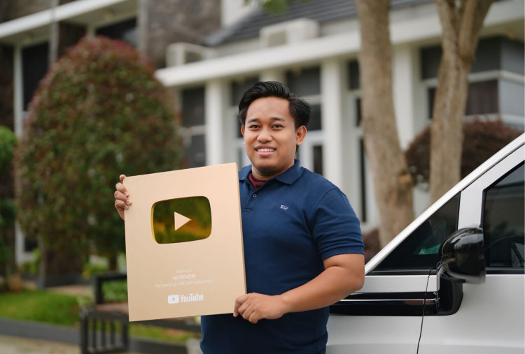 Ade Irwan, AD REVIEW Kreator Konten, Sukses lewat YouTube Shopping Affiliates