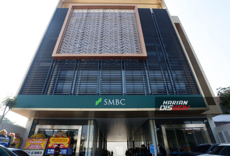 PT Bank SMBC Indonesia Tbk (SMBC Indonesia) wujudkan inovasi Wealth and Business Hub di Pondok Indah, Jakarta Selatan sebagai bagian dari komitmen bank untuk membangun kemitraan finansial jangka panjang dengan seluruh segmen nasabah, sebagaimana tercermin di suasana area Jenius Lounge.