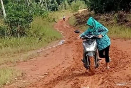 Akses Jalan ke Ibukota Kecamatan Rusak