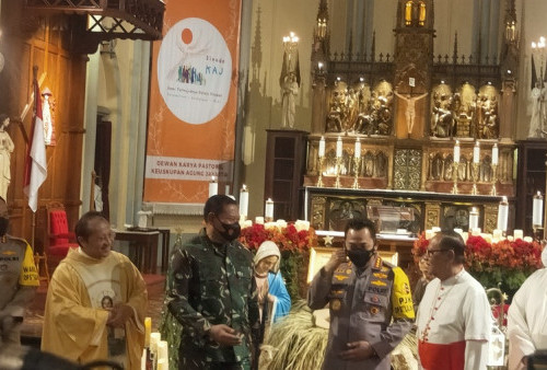 Datangi Perayaan Natal di Katedral Jakarta, Kapolri Harapkan Kedamaian Menyertai