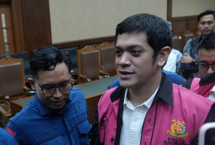 Kerry Adrianto Divonis 15 Tahun Penjara, Keberadaan Riza Chalid Masih Gelap!